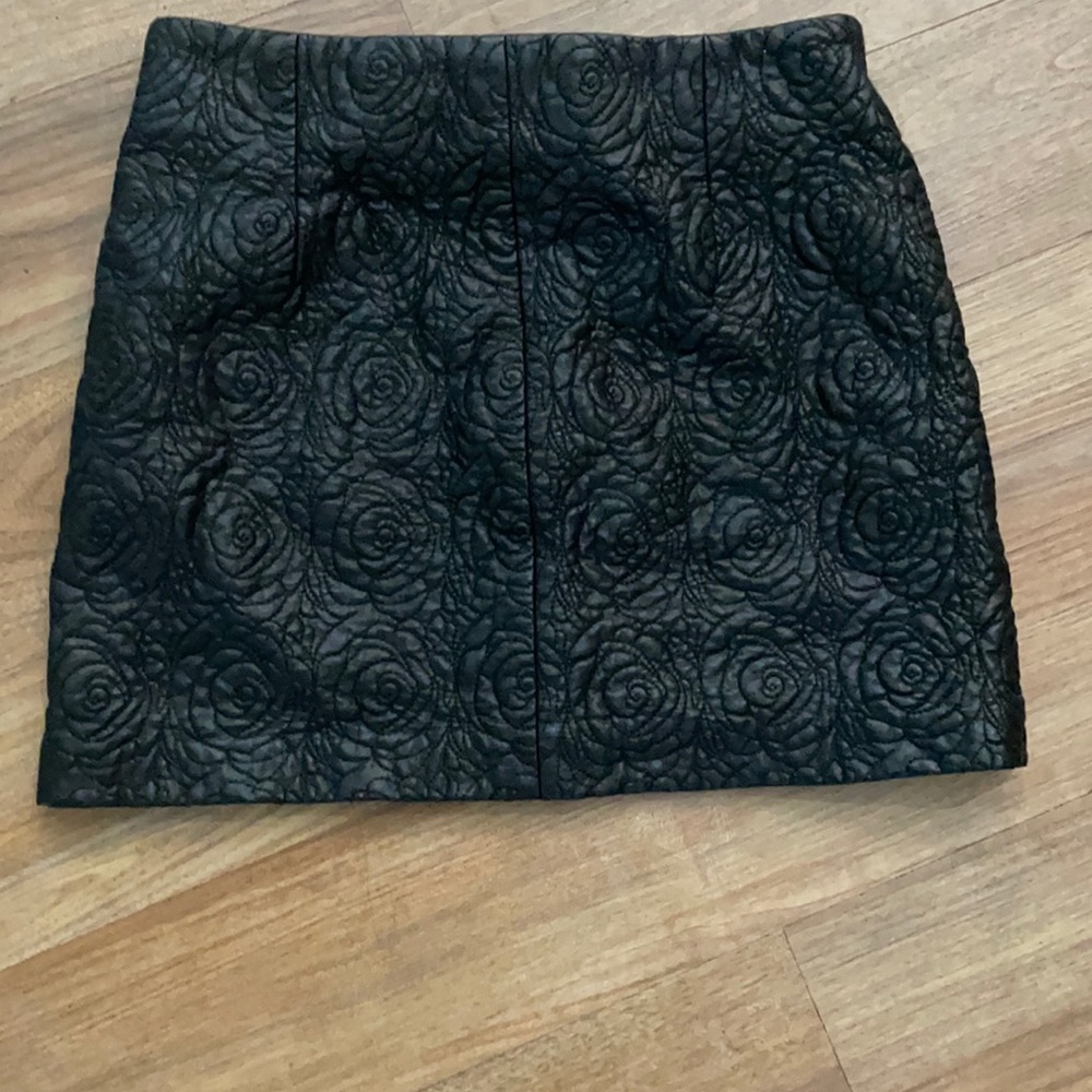 Black Zara mini skirt with zipper in the back